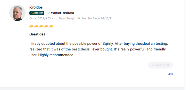 User rating and review praising the Squirrly SEO assistant tool