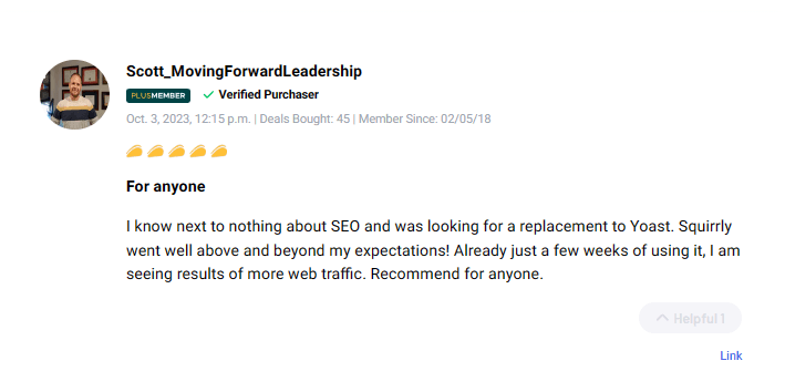 User review highlighting the benefits of Squirrly SEO software features